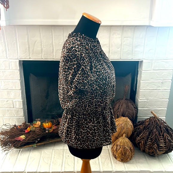 Cute J. Crew leopard print top size XS - Picture 3 of 5